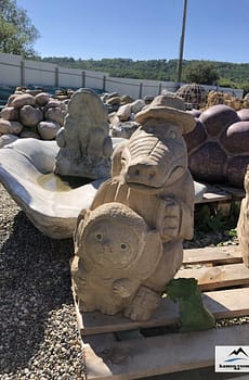 Каменная фигура "Гена и чебурашка"