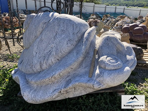 Каменная статуя Огромная улитка
